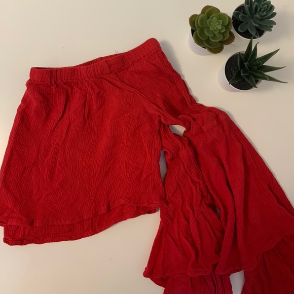 Flowy red crop top with flared sleeves - Picture 3 of 4